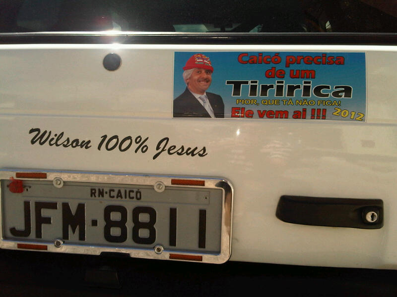 Adesivo que estÃ¡ rolando nos carros em CaicÃ³