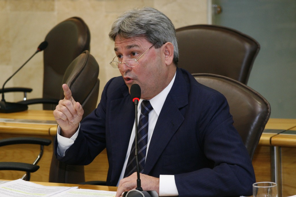 Tomba apela para que governo contrate suplentes dos bombeiros