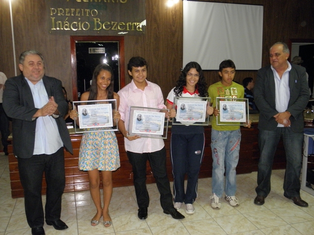 Câmara de Caicó entregou premiação do concurso de redação sobre José Américo de Almeida