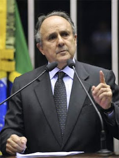 Senadores querem o impeachment do gestor que não pagar o piso do professor