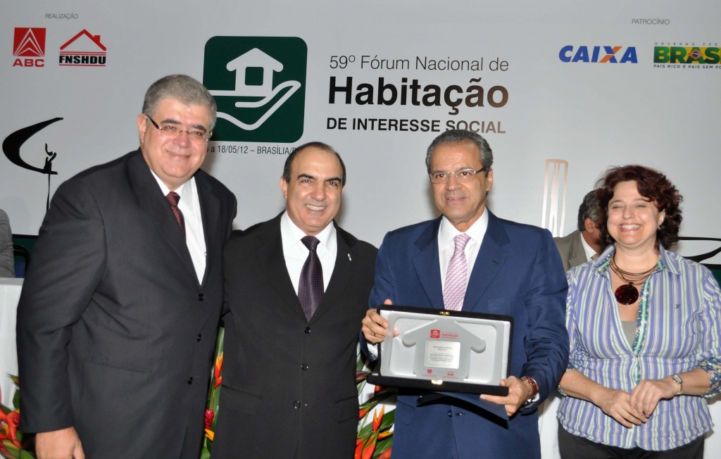 Forúm Nacional de Habitação reconhece trabalho de Henrique Eduardo