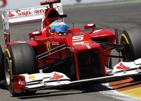 Alonso dá show, ganha 10 posições e vence GP da Europa