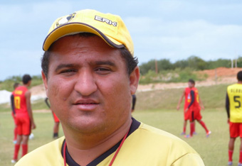 TÃ©cnico do Santa Cruz Ã© demitido apÃ³s derrota para o Alecrim