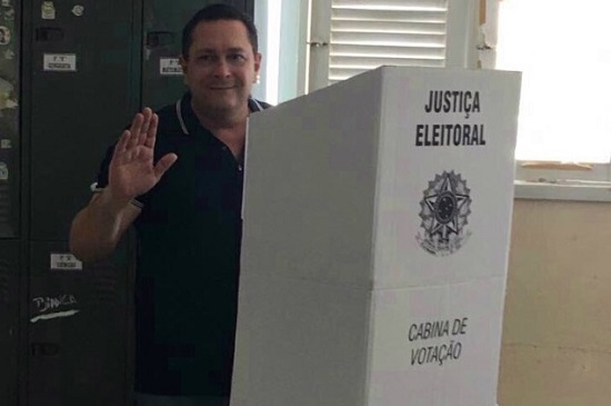 Ezequiel Ferreira vota em Currais Novos