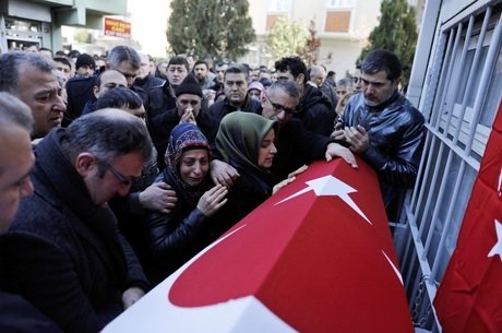 Turquia prende 8 suspeitos de ligação com ataque à boate