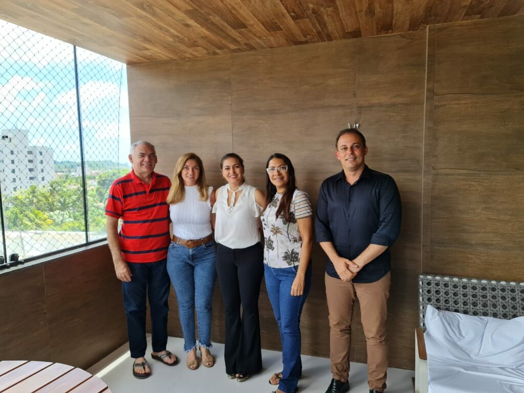 Terezinha Maia recebe prefeitos eleitos em café da manhã