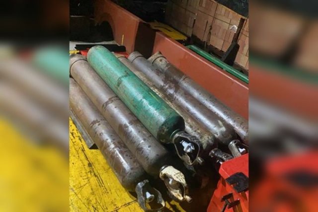 cilindro Manaus: PM apreende 45 cilindros de oxigênio em barco