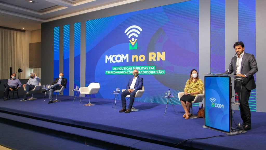 fabio e prefeitos net MCom apresenta políticas públicas aos prefeitos e parlamentares do RN