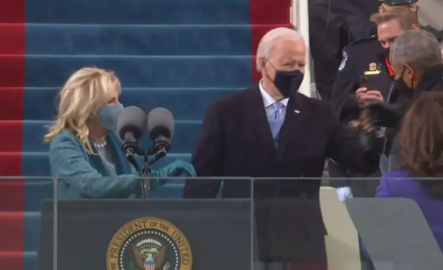 joe biden chegando para a cerimonia de posse no capitolio Joe Biden é empossado como 46º presidente dos Estados Unidos