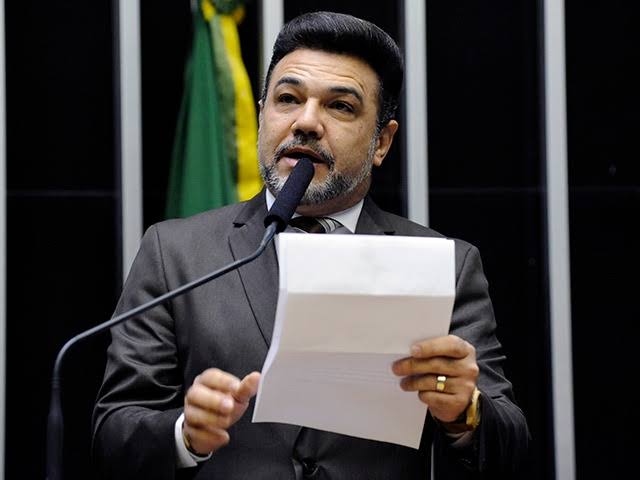 feliciano mao e Marco Feliciano: “STF não é o dono do Brasil”