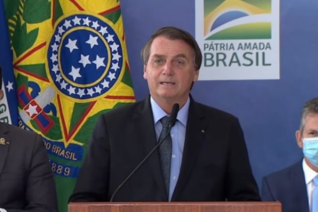 jair bolsonaro 11 600x400 1 “TV Globo é a TV Funerária”, dispara Jair Bolsonaro