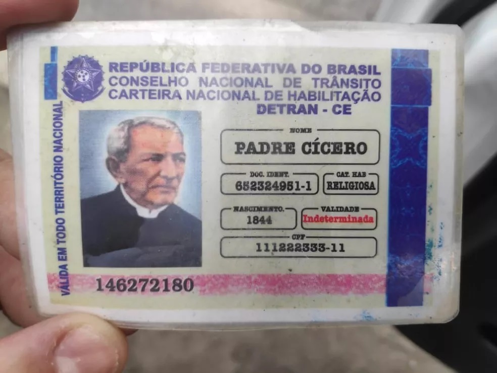 whatsapp image 2021 03 10 at 17.07.43 Idoso parado em blitz apresenta CNH de Padre Cícero e Frei Damião