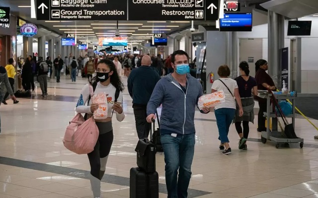 1280px 2020 03 06 — Coronavirus – Flyers at Hartsfield Jackson Atlanta International Airport wearing facemasks 1140x570 1 Nos EUA, covid é confirmada como única causa da morte em apenas 5% dos casos
