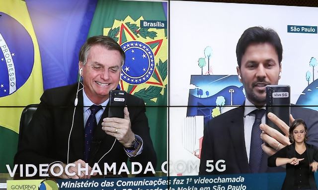 2021040912594153Rcvb 1 Fábio Faria liga para Bolsonaro em primeira videochamada com 5G
