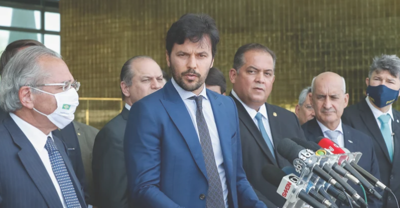 As vacinas não sumiram e governadores críticos a Bolsonaro estão vacinando mais que os fiéis fabio e muitos As vacinas não sumiram e governadores críticos a Bolsonaro estão vacinando mais que os fiéis