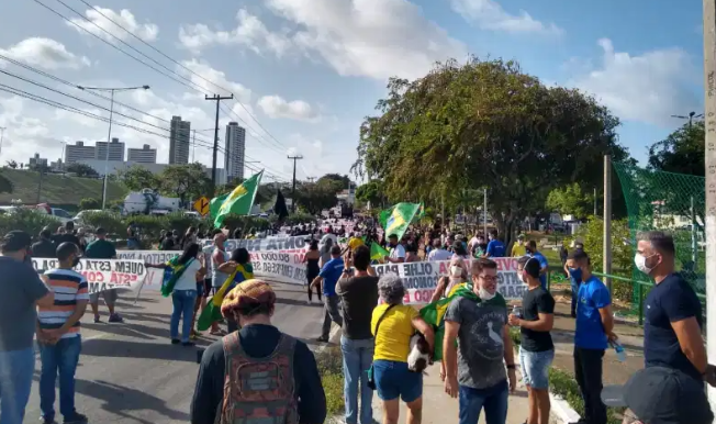 protesto Trabalhadores protestam em Natal (RN) contra Fátima pela reabertura imediata do comércio