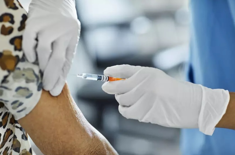 vacina 1 Brasil atinge a maior média de doses diárias da vacinação contra covid: 819 mil