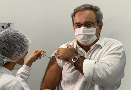 vacinado Álvaro Dias está vacinado