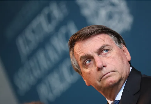 pela forca Bolsonaro ameaça baixar decreto para abrir comércio: “Poder de força”