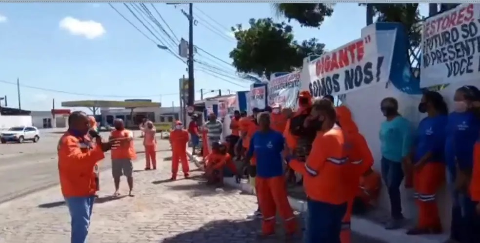 protesto garis Grupos fazem manifestações no Dia do Trabalhador em Natal (RN)