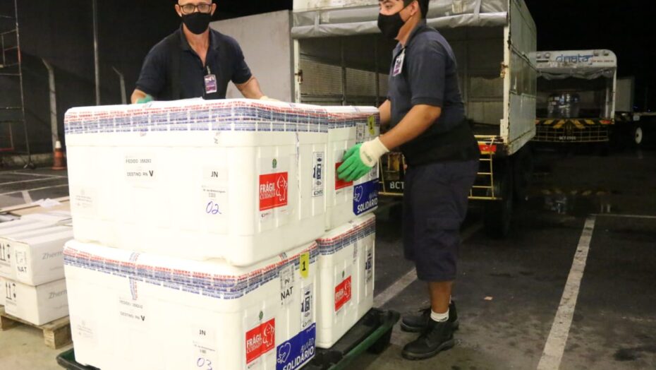 RN recebe 108 mil doses de vacinas contra a Covid em um dia