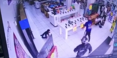 Loja é assaltada e tem cerca de 30 celulares roubados, em Campina Grande