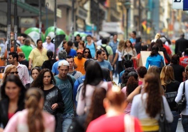 População do Brasil supera 213,3 milhões de habitantes, estima IBGE