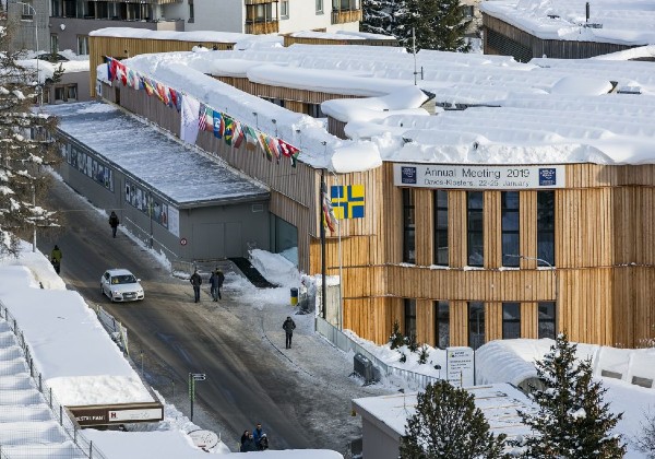 Fórum Econômico de Davos é adiado devido à cepa Ãmicron