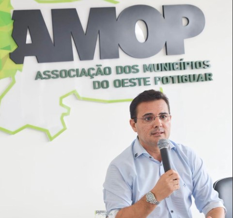 Prefeitos do MDB são eleitos para presidir Associações de MunicÃpios