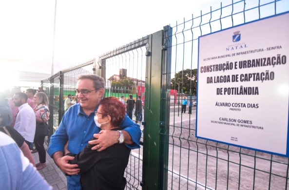 Prefeito entrega lagoa de captação de Potilândia totalmente urbanizada