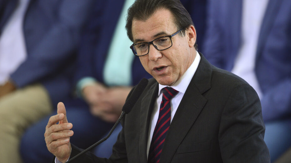 Problema da Uberâ, diz Ministro do Trabalho sobre eventual saÃda da empresa