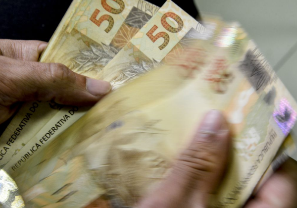 Primeira parcela do décimo terceiro deve ser paga até esta quinta