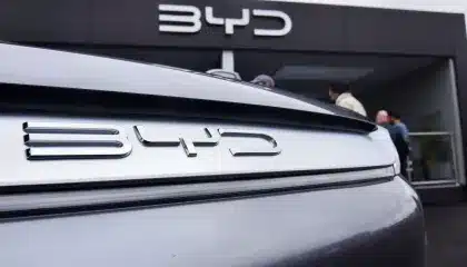BYD supera Tesla como maior empresa de carros elétricos do mundo