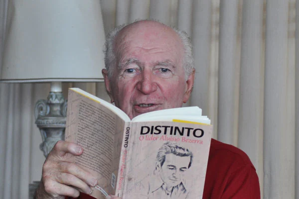 Morre o ex-deputado Lauro Bezerra aos 90 anos