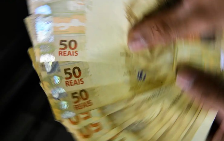 Salários aumentam participação no PIB, e lucro das empresas cai