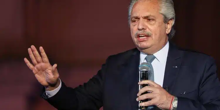 Justiça da Argentina bloqueia bens de Alberto Fernández