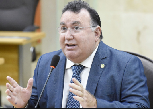 Dr Bernardo responde a Coronel Azevedo e diz que não é