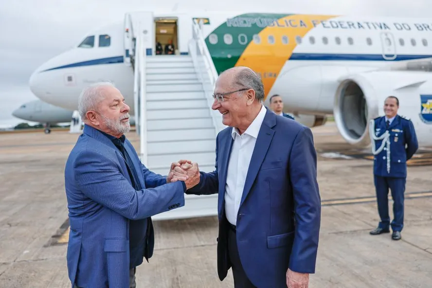 Em 15 meses, viagens de Lula custaram R$ 29 milhões à Casa Civil