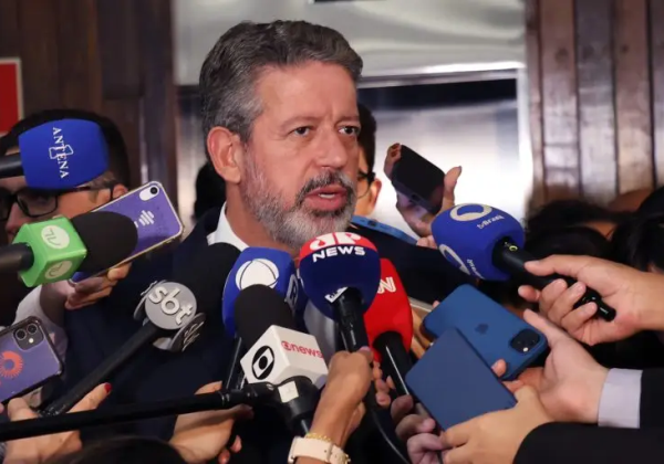 Inclusão da carne na cesta básica pode impactar no IVA, diz Lira