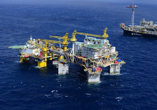 Preço do petróleo sobe após recuo de estoques nos EUA bem além do esperado