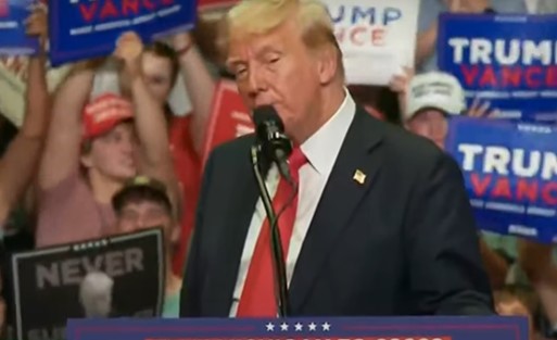 Donald Trump faz primeiro comÃcio após sofrer tentativa de assassinato