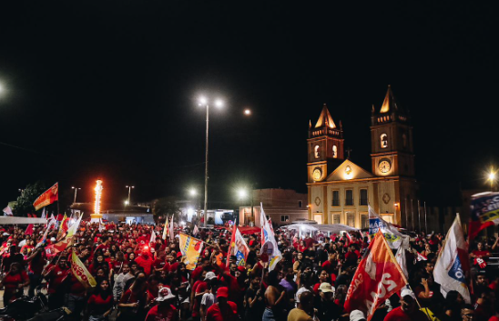 Zé Figueiredo leva multidão à s ruas e consolida força dos mipibuenses contra o âforasteiroâ