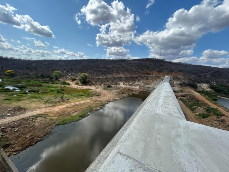 Governadora entrega obra de recuperação da Barragem Passagem das TraÃras