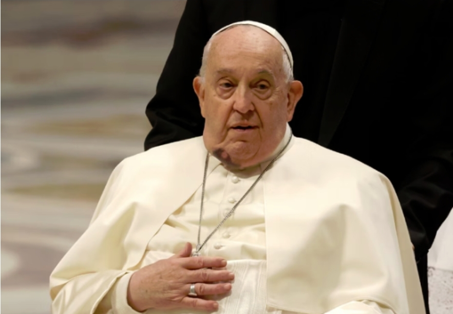 Papa Francisco volta a ter noite tranquila, diz boletim do Vaticano