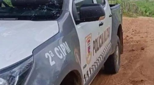 Homem Ã© preso apÃ³s quebrar viatura e xingar policiais em Alexandria