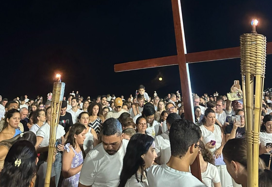 PRAIA LOTADA: Multidão comparece à via Sacra da Paróquia São José de Anchieta em Natal