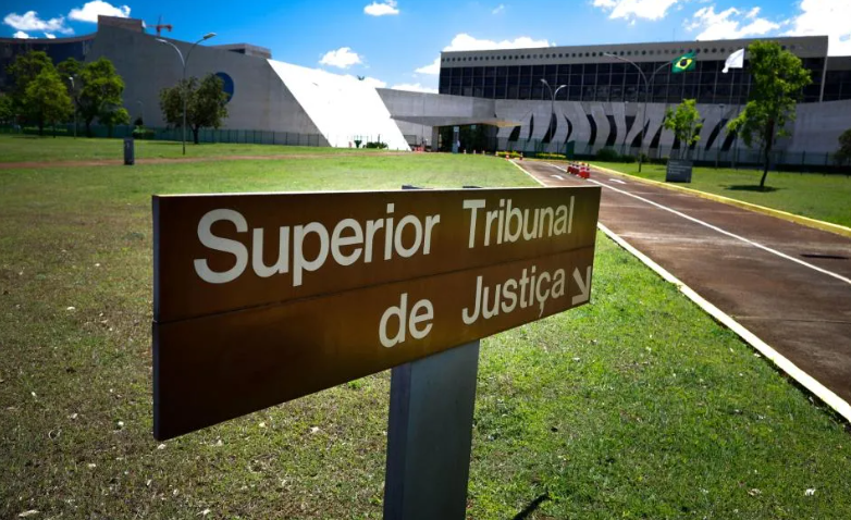 STJ proÃbe prefeitos de usar redes pessoais para divulgar obras públicas; Rogério já chamou Alysson de