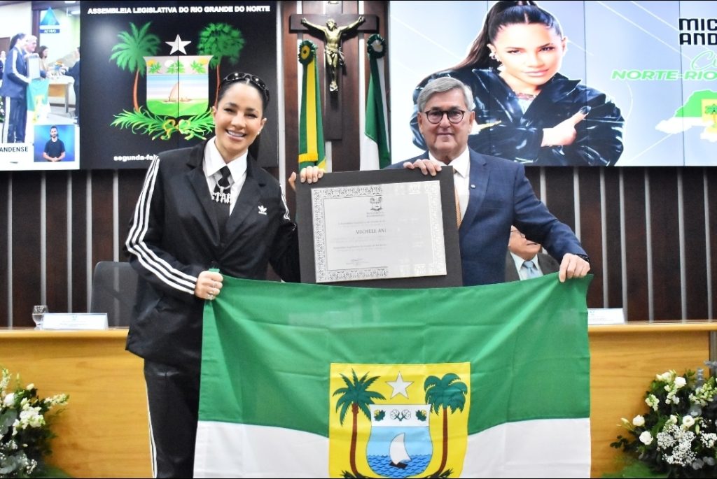 Por iniciativa do deputado Tomba Farias, cantora Michele Andrade recebe o tÃ­tulo de âCidadÃ£ Norte-Rio-Grandenseâ