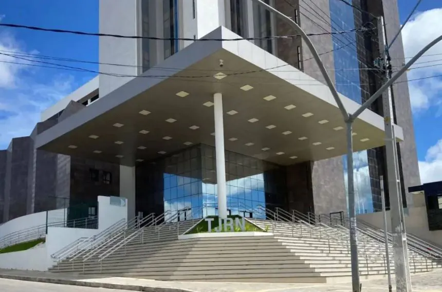 Mulher é condenada à prisão após jogar copo de vidro no ex-companheiro, no interior do RN