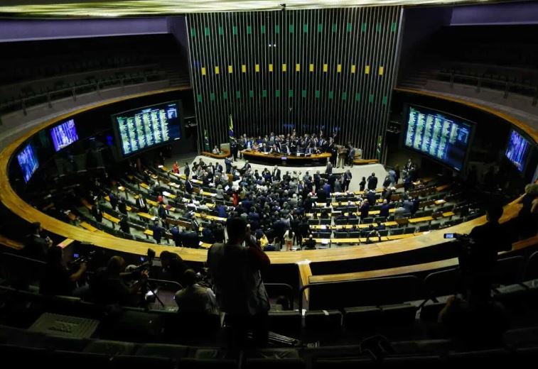 CÃ¢mara jÃ¡ se prepara para briga jurÃ­dica com governo em 2026